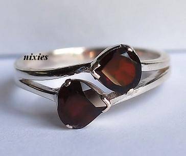 BEAUTIFUL RICH GARNET SOLID 925 STERLING SILVER RING - SIZE 6(M)