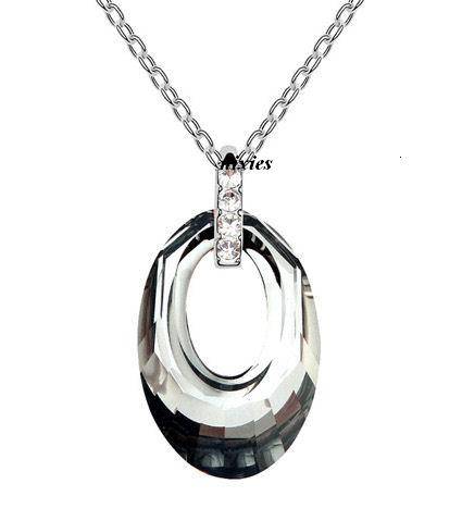 **NEW** RARE & UNIQUE BLACK SWAROVSKI NECKLACE