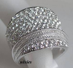 SPARKLING  SWAROVSKI DIAMOND  DRESS RING - SIZE 9(S)