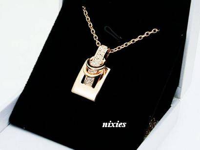 **NEW** TRENDY SWAROVSKI DIAMOND NECKLACE