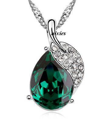 ATTRACTIVE EMERALD SWAROVSKI NECKLACE