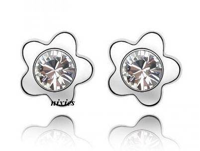 GORGEOUS DAINTY DIAMOND SWAROVSKI EARRING STUDS