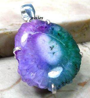 LOVELY 925 STERLING SILVER LOOP NATURAL EMERALD & AMEHTYST SOLAR PENDANT