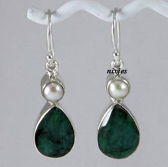 NATURAL EMERALD & FW PEARL EARRINGS