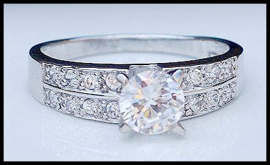 BEAUTIFUL DIAMOND SOLITAIRE RING IN 925 SS - SIZE 8(Q)