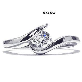 EXQUISITE SOLID SILVER SIMULATED DIAMOND ENGAGEMENT RING - SIZE 8(Q)
