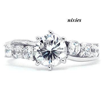 GORGEOUS SOLID SILVER 7MM DIAMOND SIMULANT ENGAGEMENT RING - SIZE 8(Q)