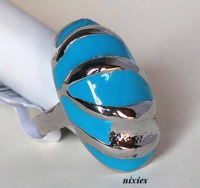 ATTRACTIVE TURQUOISE INLAID RING - SIZE 6(M)