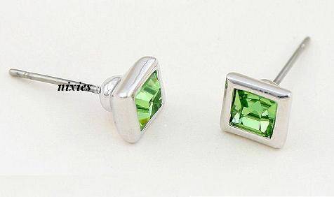 ELEGANT PERIDOT SWAROVSKI SQUARE STUDS