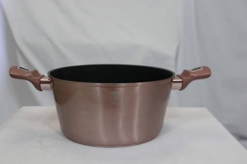 BERLINGER HAUS 28CM MARBLE COATING CASSEROLE-ROSEGOLD(SECOND HAND )(SKEWED)