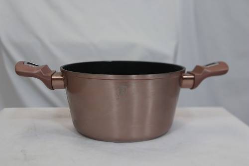 BERLINGER HAUS 28CM MARBLE COATING CASSEROLE-ROSEGOLD(SECOND HAND )(SKEWED)