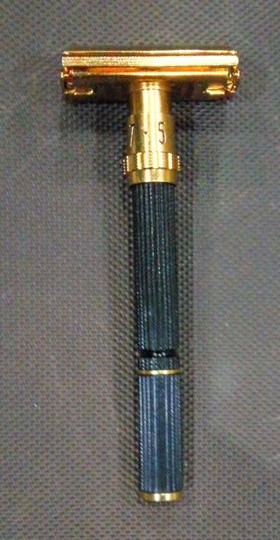 Vintage Gillette New Aristocrat Razor (with case, O4, 1969)