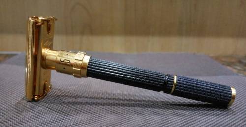 Vintage Gillette New Aristocrat Razor (with case, O4, 1969)