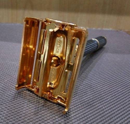 Vintage Gillette New Aristocrat Razor (with case, O4, 1969)