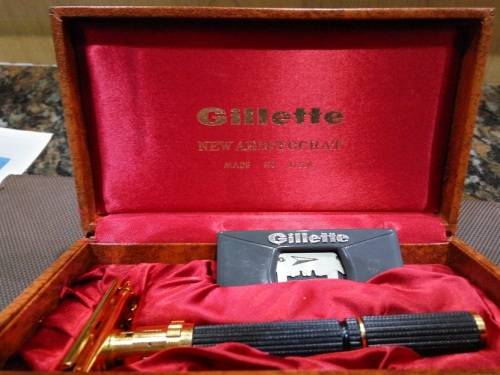 Vintage Gillette New Aristocrat Razor (with case, O4, 1969)