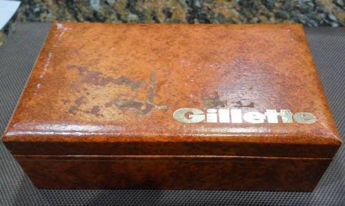 Vintage Gillette New Aristocrat Razor (with case, O4, 1969)