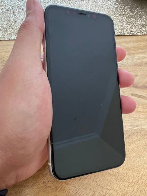 Iphone 11 64GB Pre Owned- Like new not a scratch on it!!!