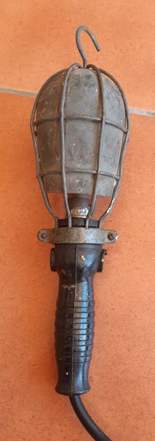 VINTAGE 7M LEAD LIGHT ( includes Bulb )