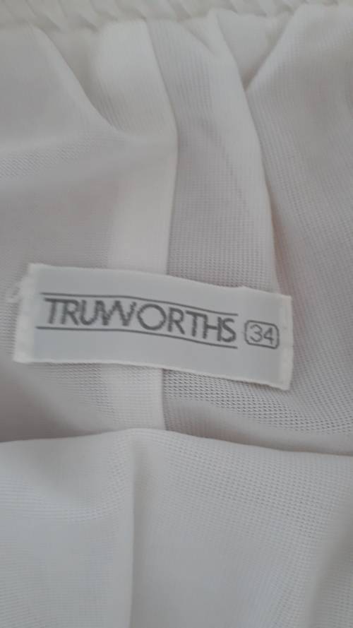 VINTAGE WHITE SHEER PLEATED SKIRT: TRUWORTHS / 34/10 - GOOD
