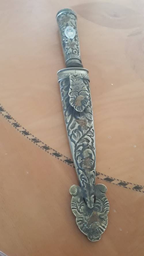 VINTAGE WALL DECORATIVE KNIFE/DAGGER