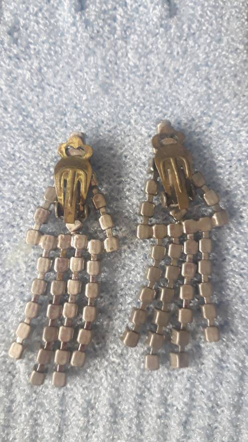 JEWELLERY: VINTAGE CLIP ON EARRINGS