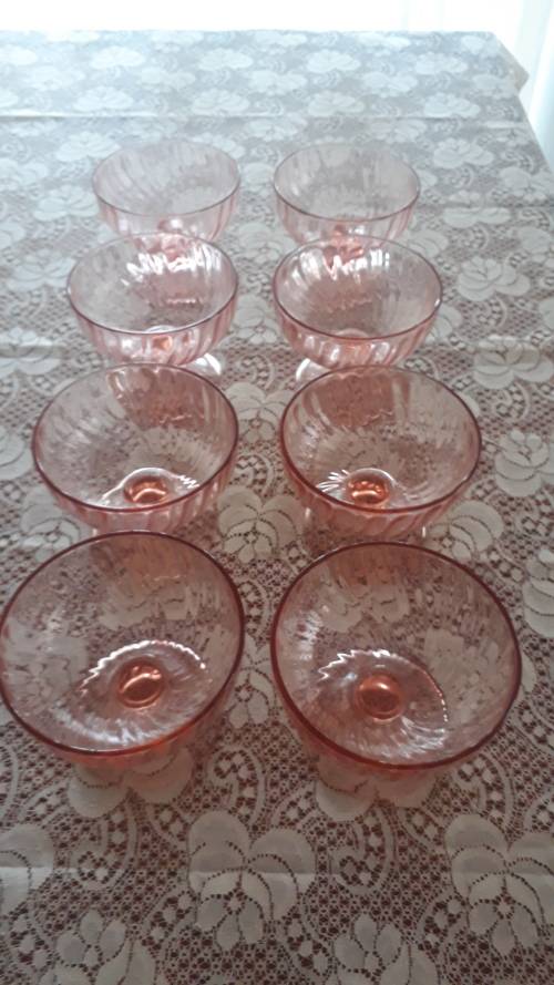 ROSALINE - ARCOC FRANCE PINK SWIRL GLASS 8 DESSERT BOWLS - RARE FIND