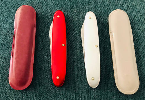 2x Victorinox Rostfrei Knives in Brilliant Condition!!!Collectors!!!