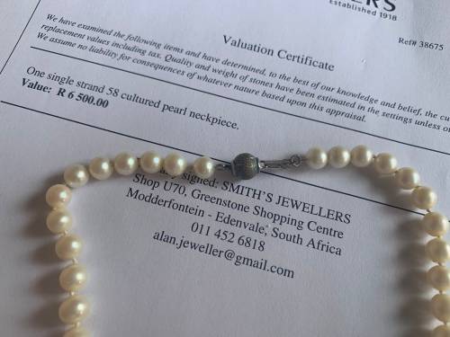 Stunning Single Strand 58 Cultured Pearl Neckpiece!! Valued @ R6500.00!