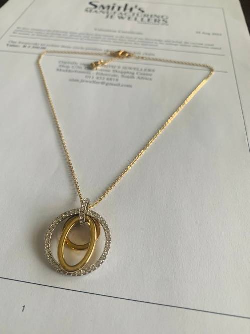 Swarovski Tri Colour Three Circle pendant on Anchor link Chain!Value R2350.00