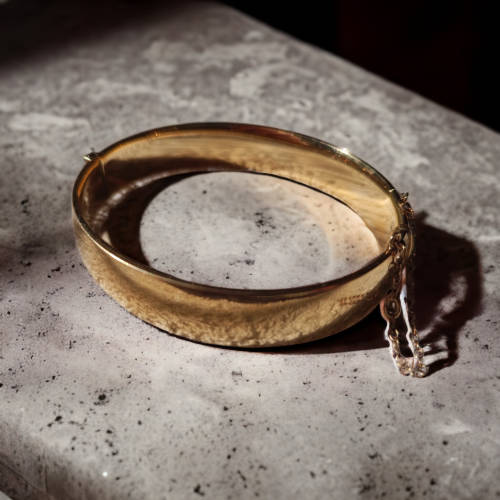 Stunning 9ct gold 1/5 metal core bangle value R6000.00