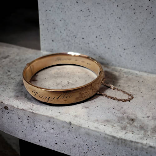 Stunning 9ct gold 1/5 metal core bangle value R6000.00