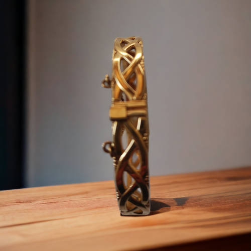 Stunning 9ct gold metal core bangle value R2900.00