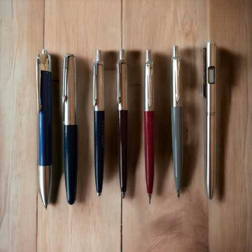 Stunning vintage collectors assortment of Parker pens with cases