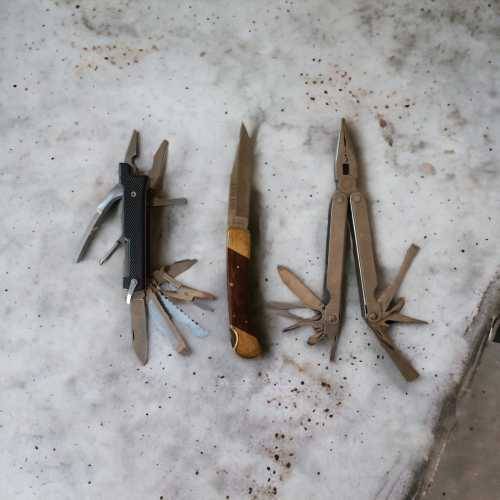 Stunning vintage collectors pocket knives two of which are multi tools with pouches