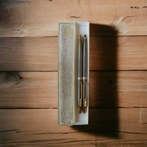 Rare vintage collectors sterling silver Parker Pens with case