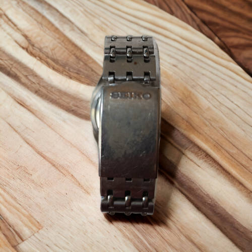 Stunning Vintage Collectors Seiko bell-matic 17 Jewels gents watch with case value R3150.00