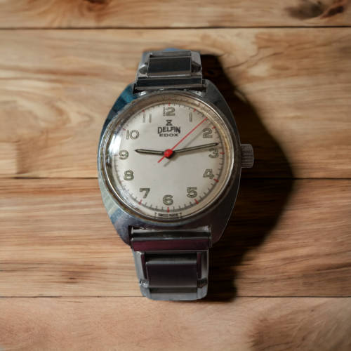Stunning Vintage Collectors white dial windup Delfin gents watch value R1950.00