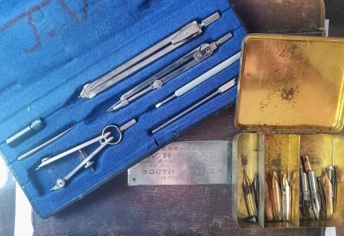 Vintage Collectors selection comprising of maths set, leather like folder & fountain pen nibs