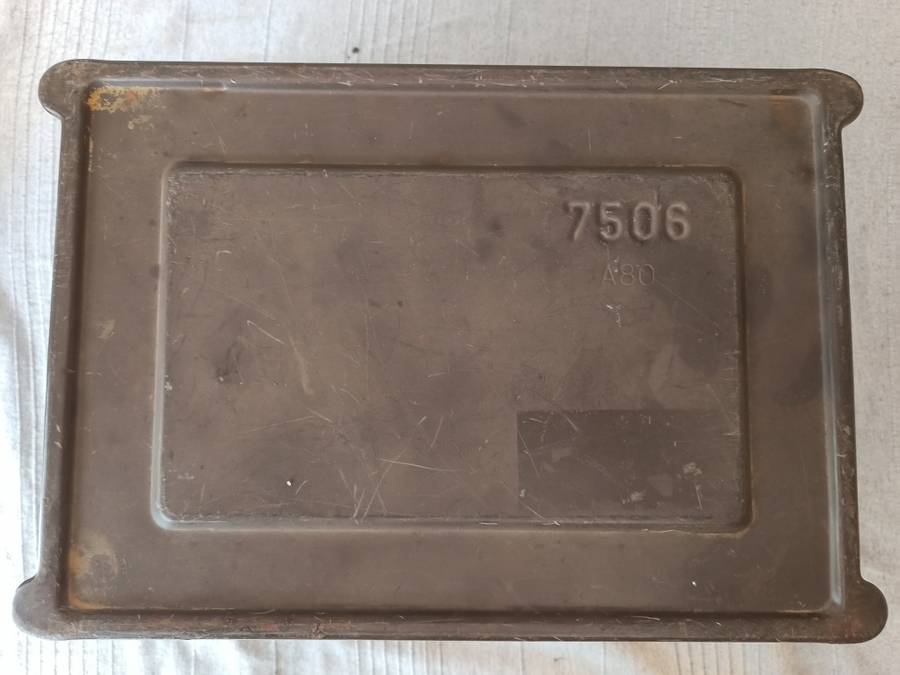 Vintage collectors army ammunition crate, perfect as a tool / storage box