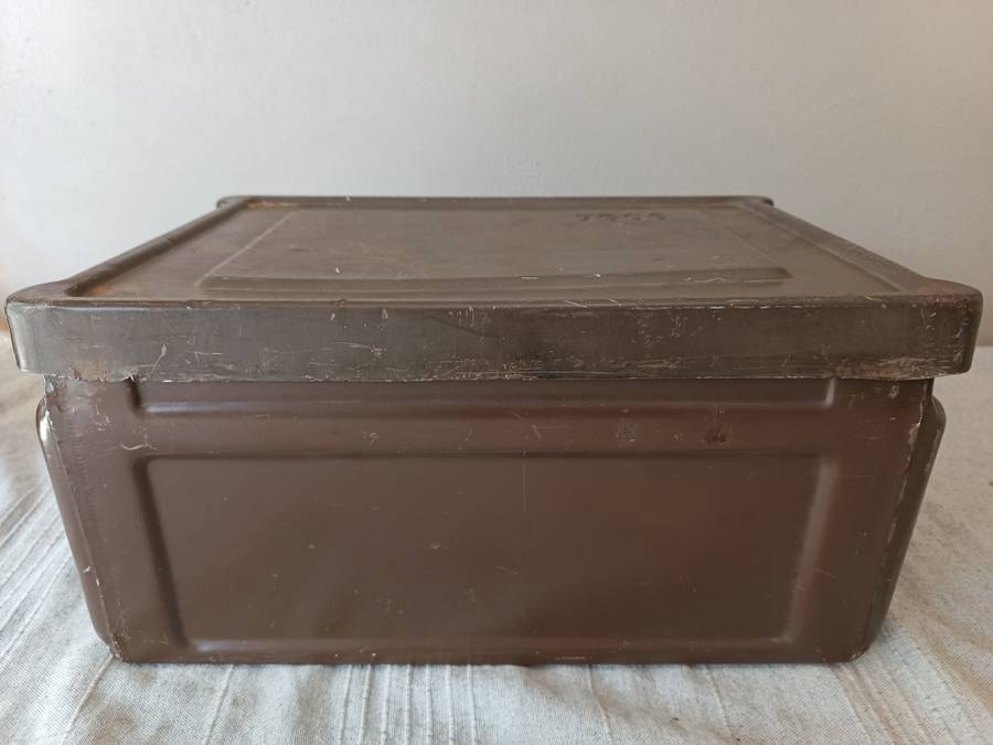 Vintage collectors army ammunition crate, perfect as a tool / storage box