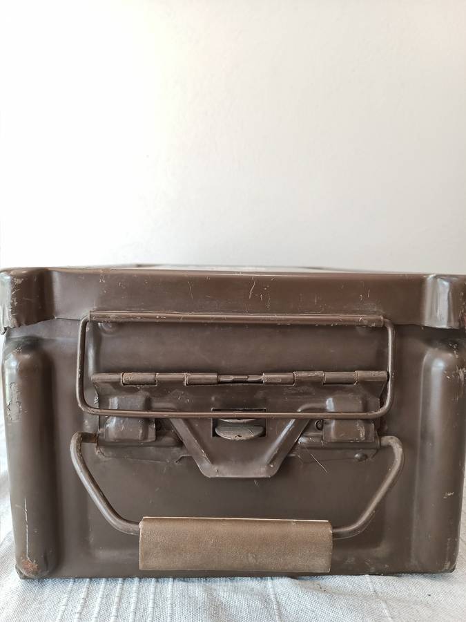 Vintage collectors army ammunition crate, perfect as a tool / storage box