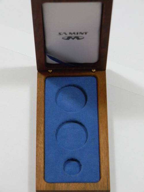 Empty SA Mint 2002 JHB World Summit 3 Coin Prestige Set Wooden Box with Engraving