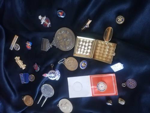 LOT OF MEDALS, CUFFLINKS AND VINTAGE PINS