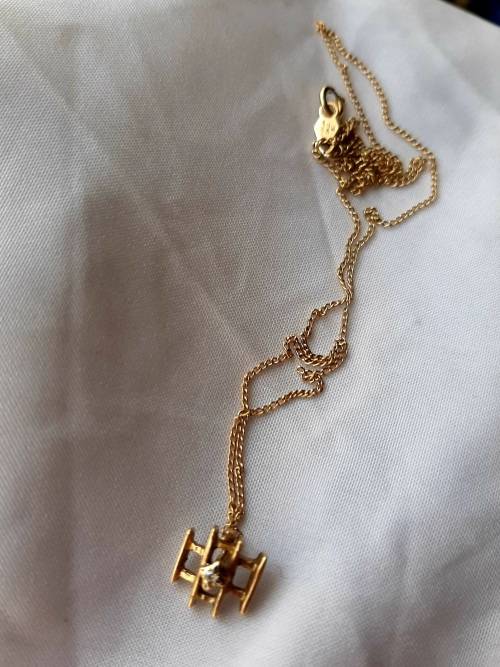 AMERICAN SWISS 9CT GOLD CHAIN AND DIAMOND PENDANT