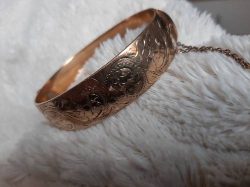 9CT METAL CORE VINTAGE FLORAL DESIGNED BANGLE