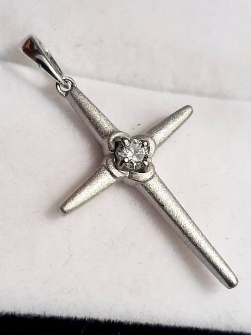 18CT DIAMOND VINTAGE CROSS PENDANT