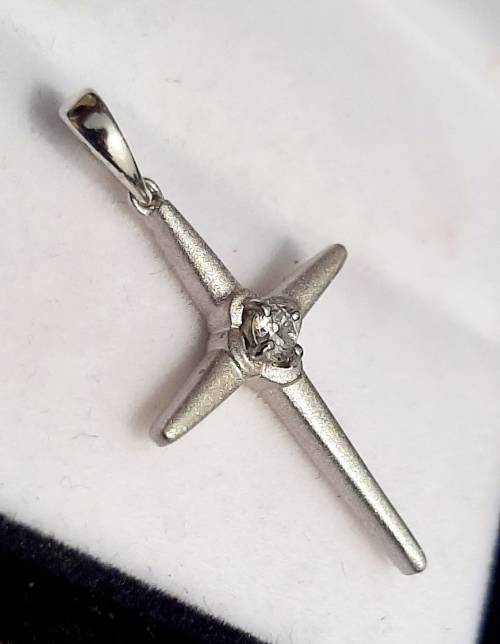 18CT DIAMOND VINTAGE CROSS PENDANT