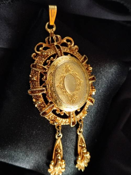 VINTAGE FLORENZA LOCKET PENDANT