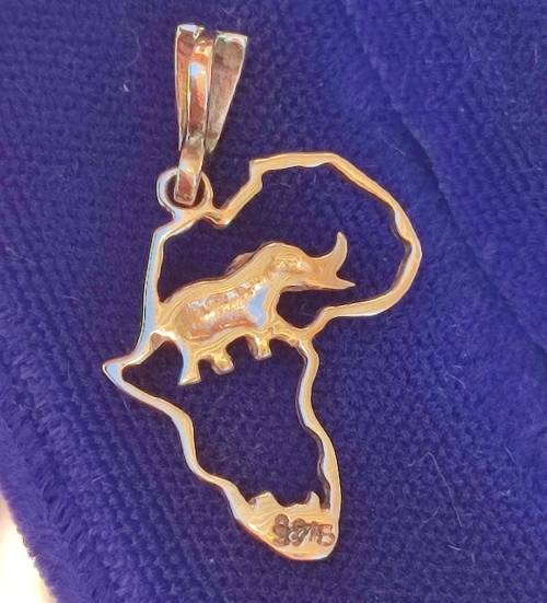 9CT SOLID GOLD AFRICA PENDANT
