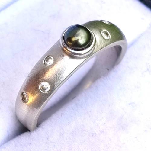 RARE 9CT WHITE GOLD BLACK PEARL RING